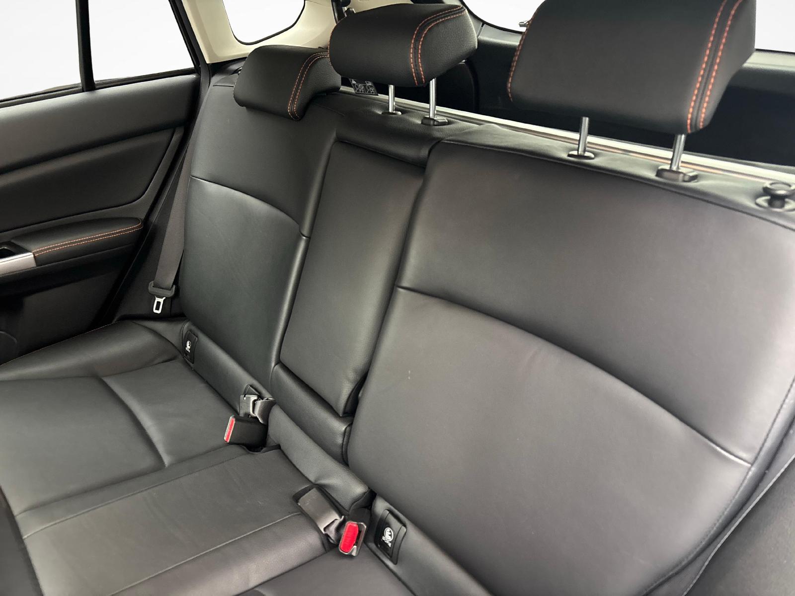 SUBARU XV 2.0i Swiss Three-image-10