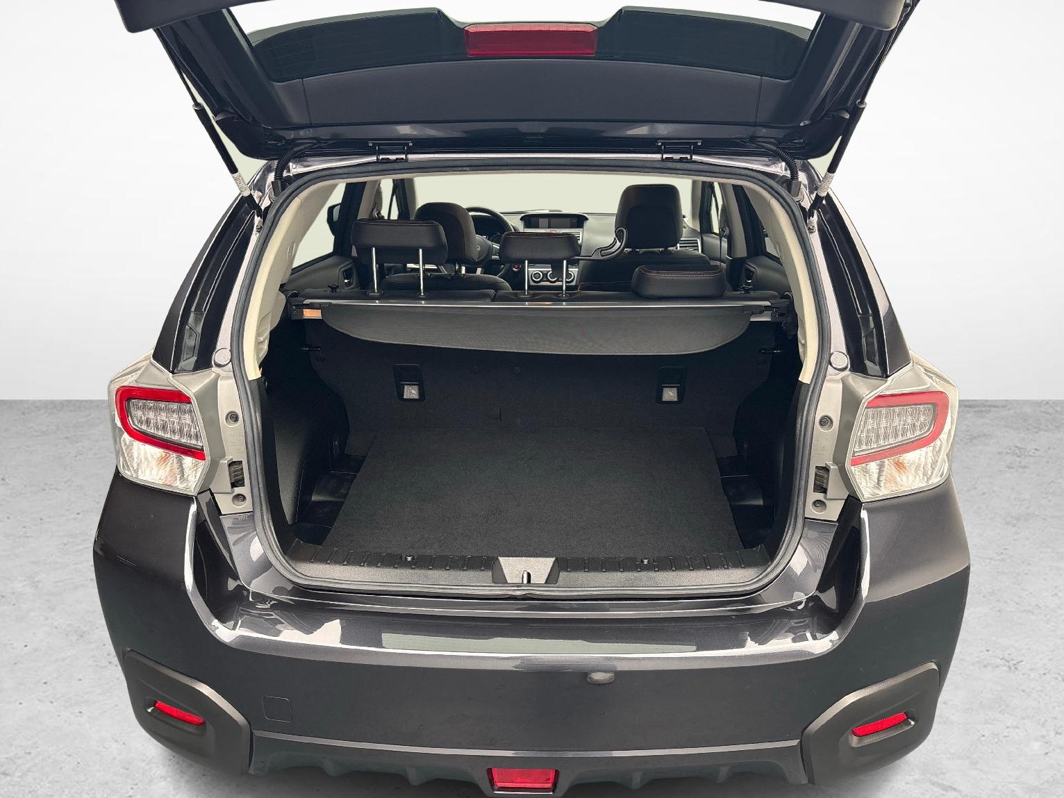 SUBARU XV 2.0i Swiss Three-image-11