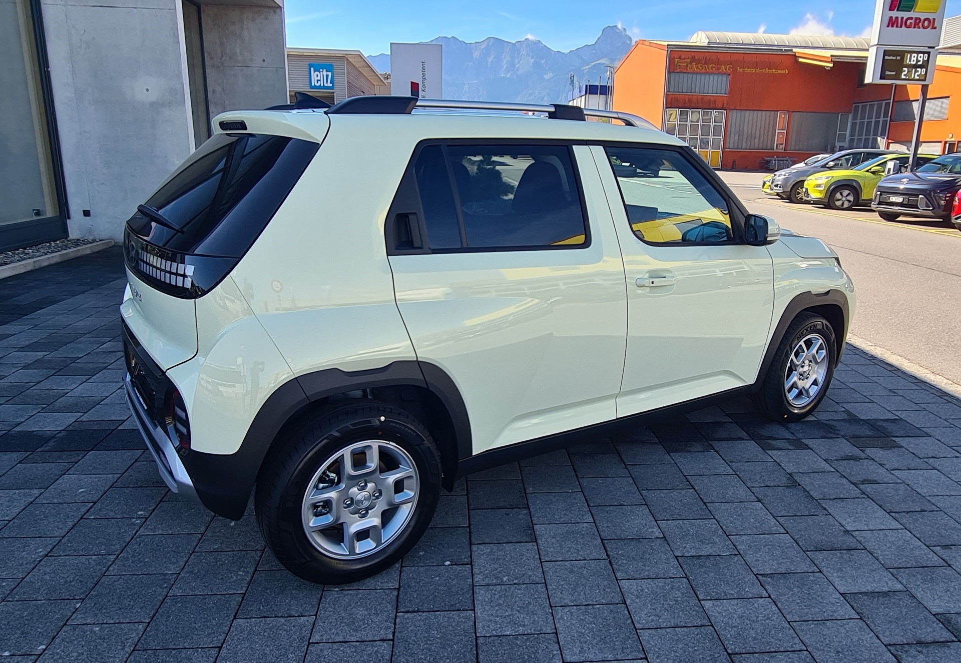 HYUNDAI Inster 49kWh Amplia-image-3