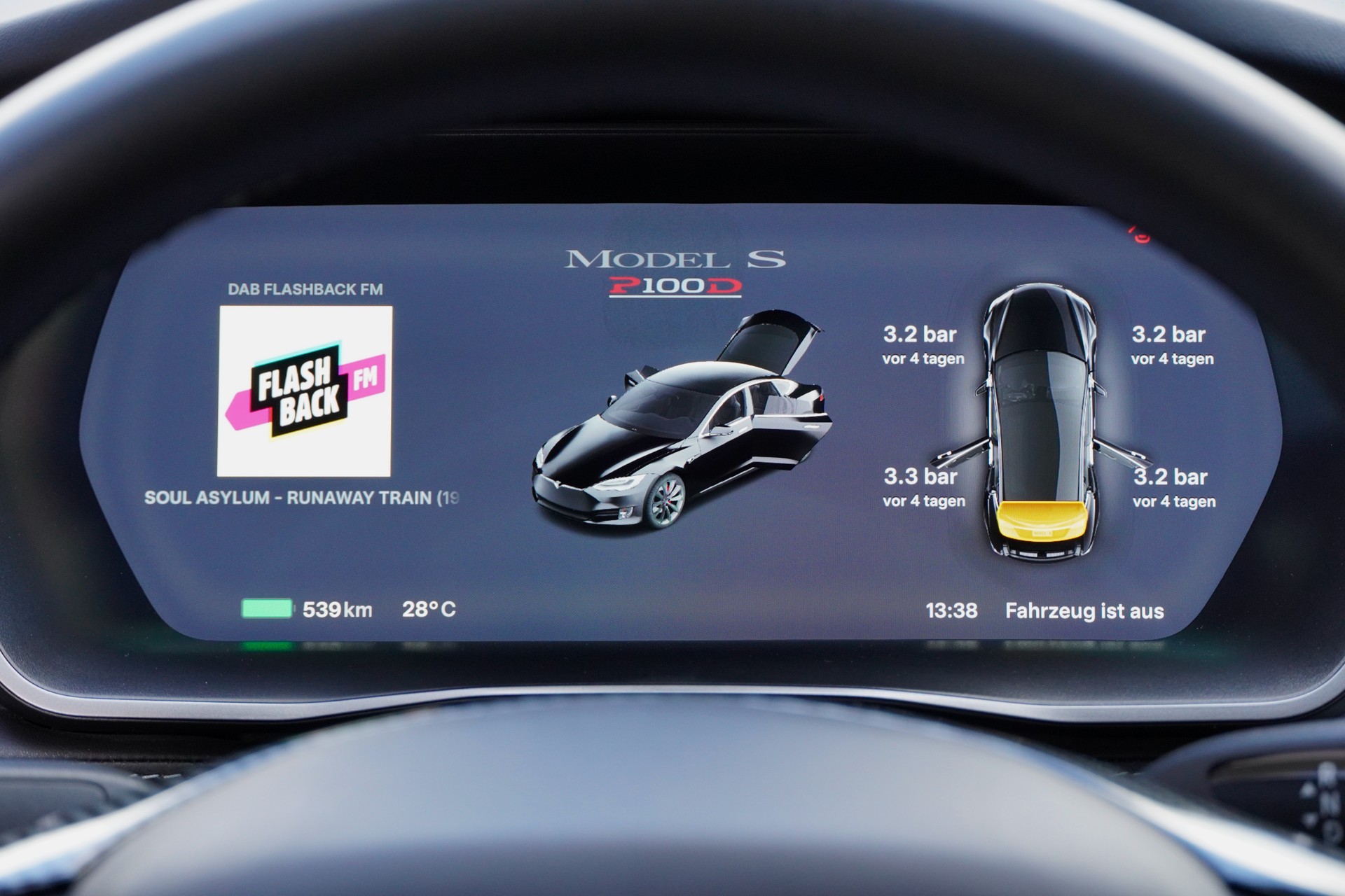 TESLA Model S 100 D Performance-image-17