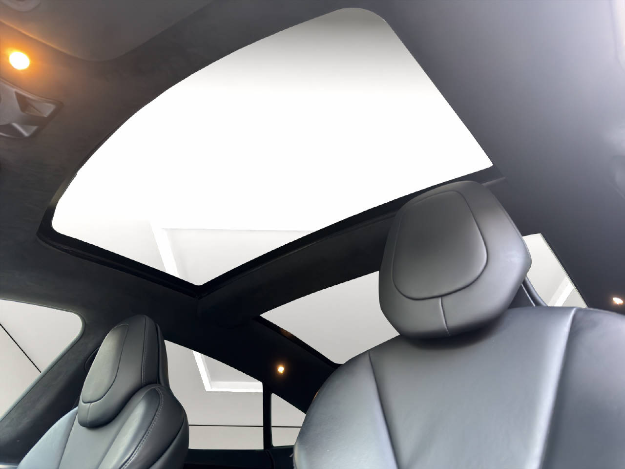 TESLA Model S 90 D-image-8
