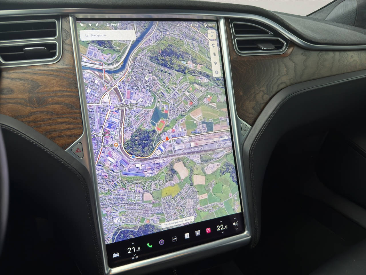 TESLA Model S 90 D-image-7