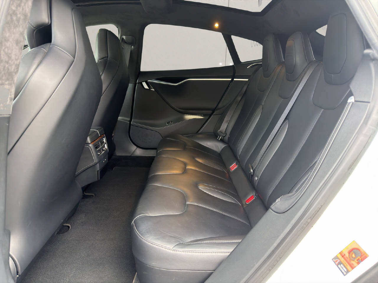 TESLA Model S 90 D-image-12