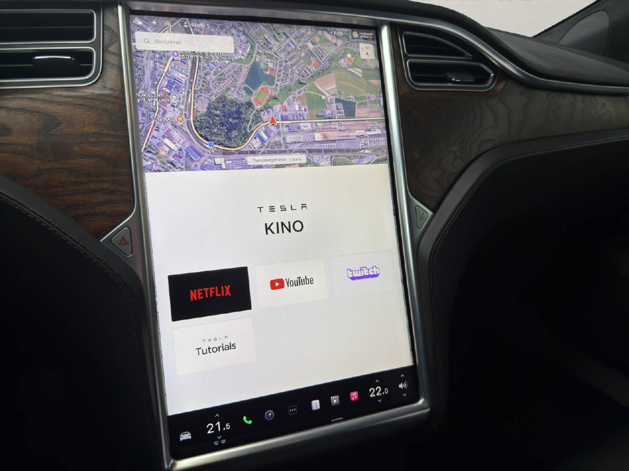 TESLA Model S 90 D-image-13
