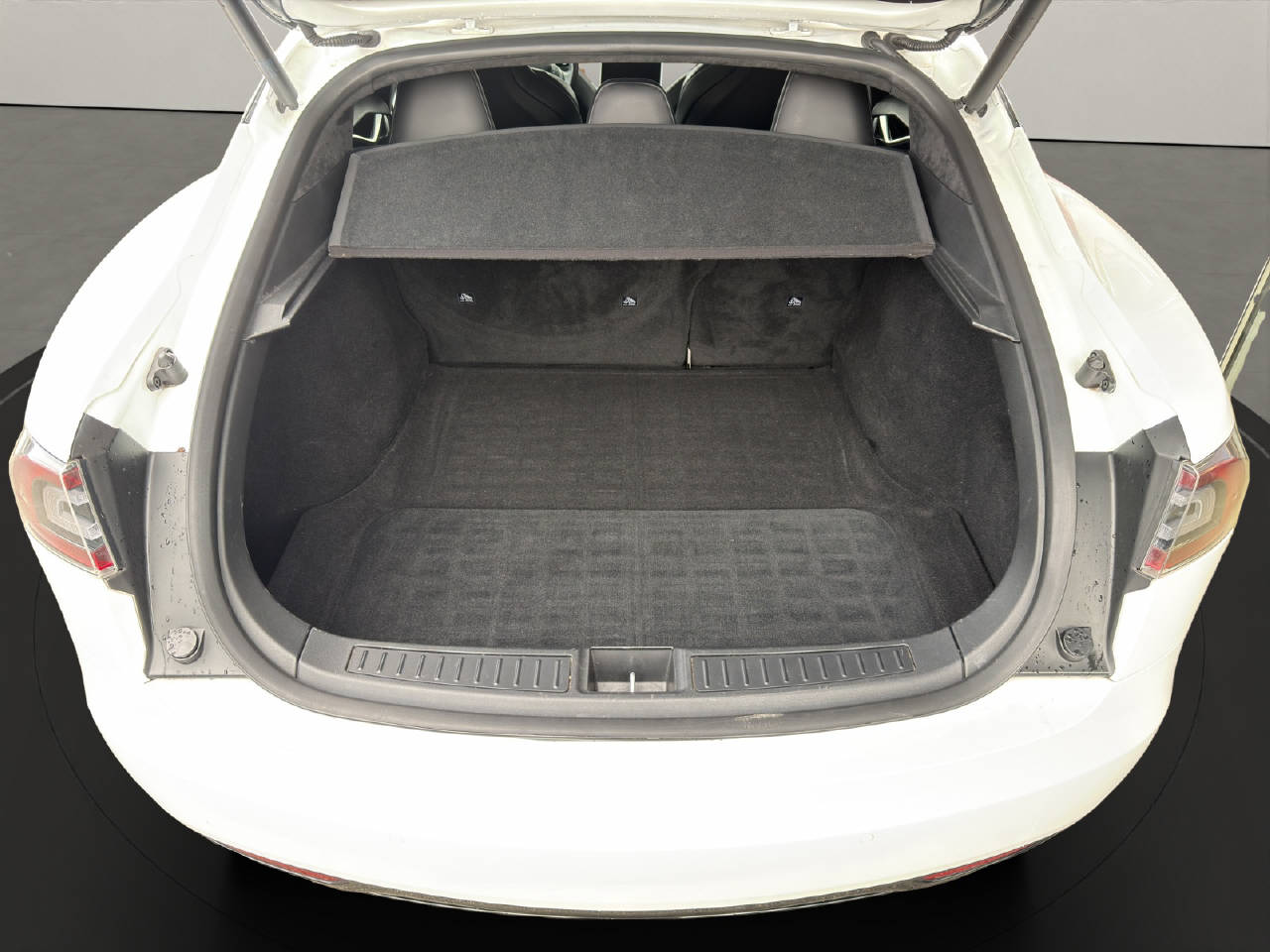 TESLA Model S 90 D-image-11