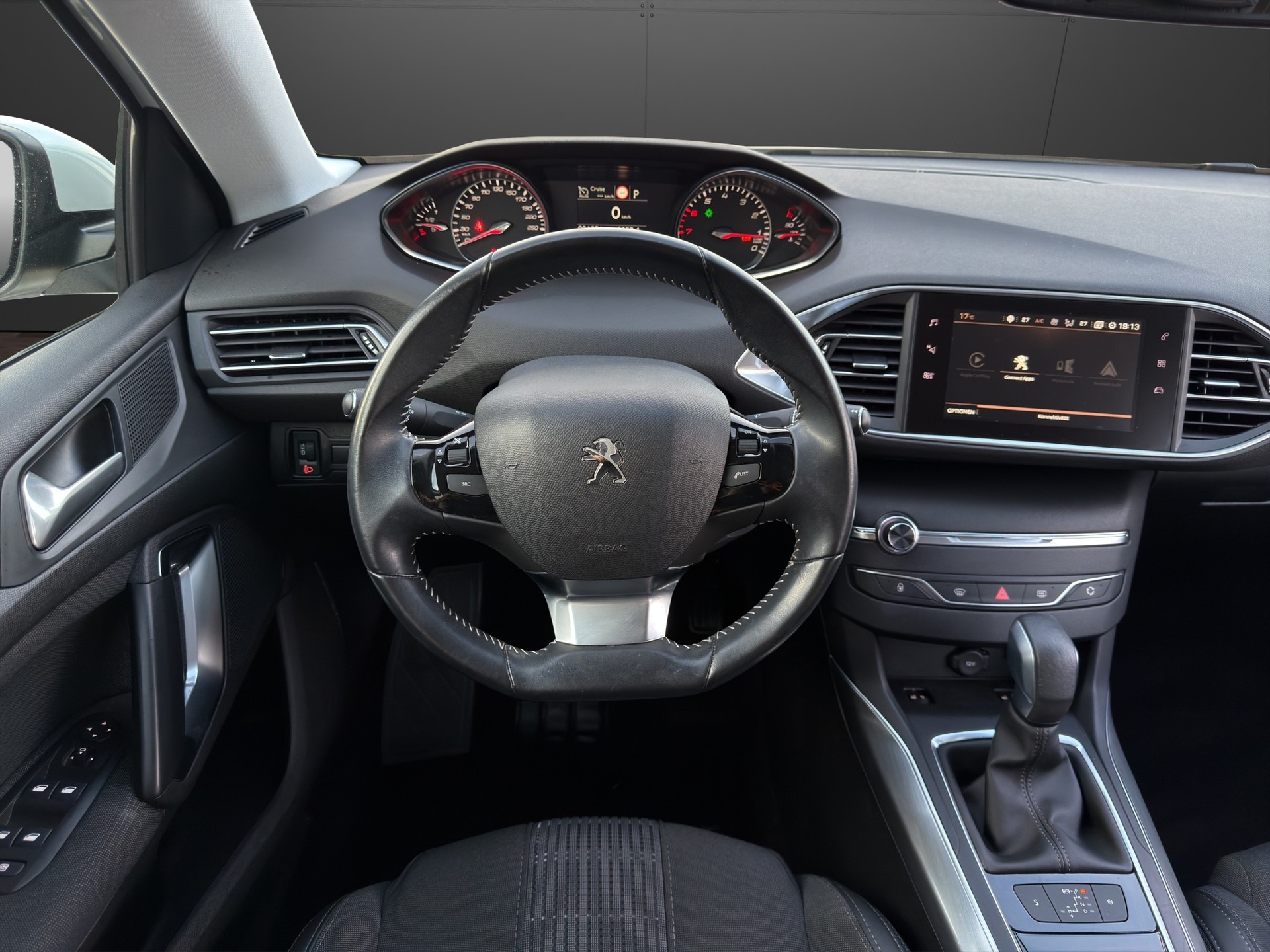 PEUGEOT 308 1.2 Pure Tech Allure EAT6-image-18
