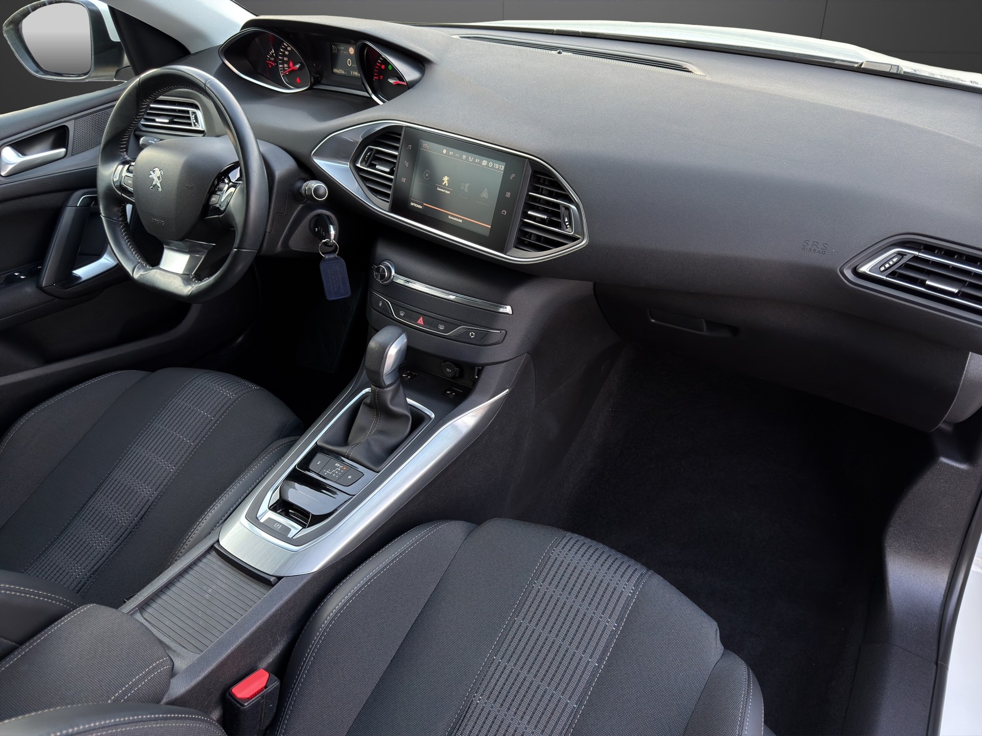 PEUGEOT 308 1.2 Pure Tech Allure EAT6-image-16