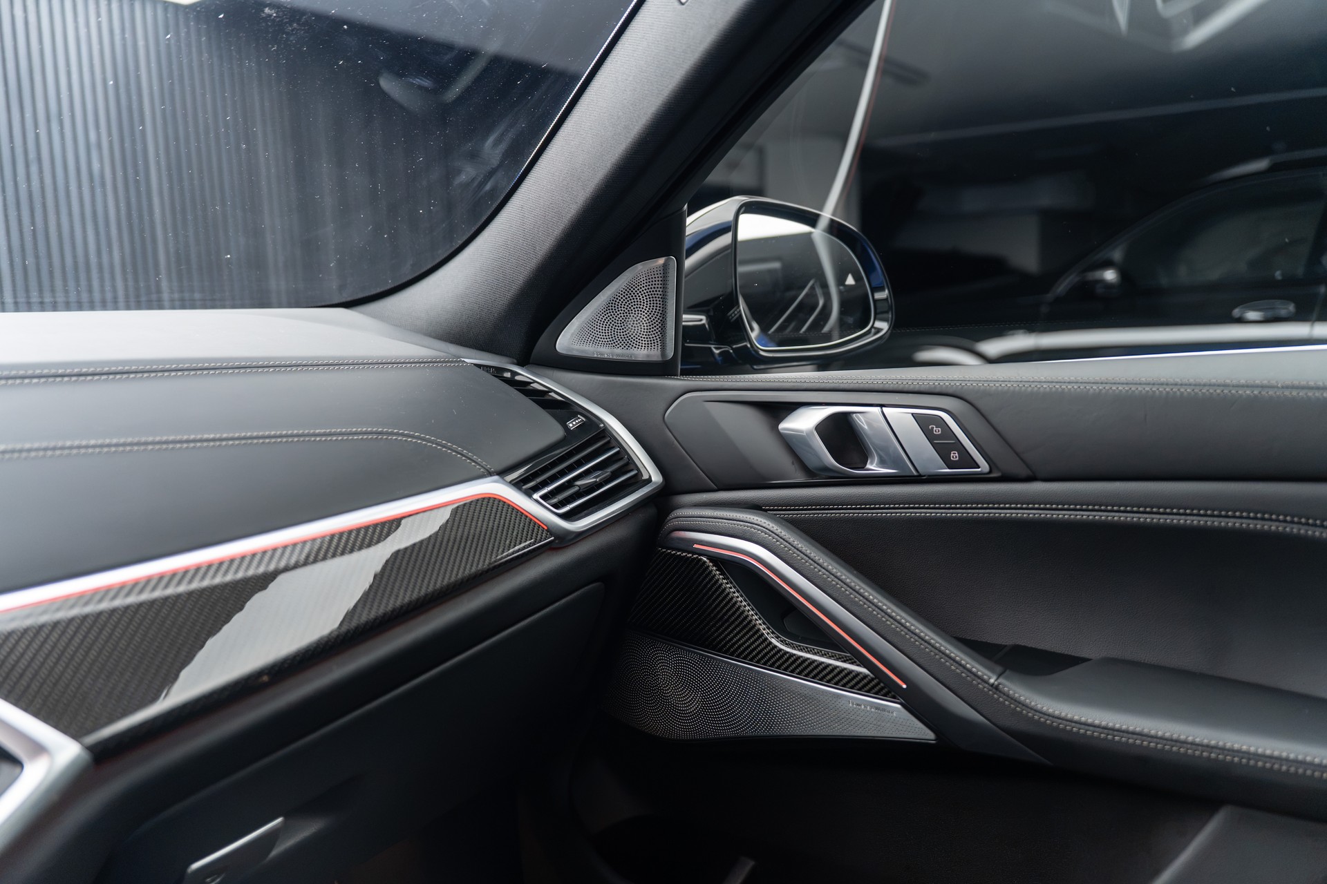BMW X6 M50d-image-12