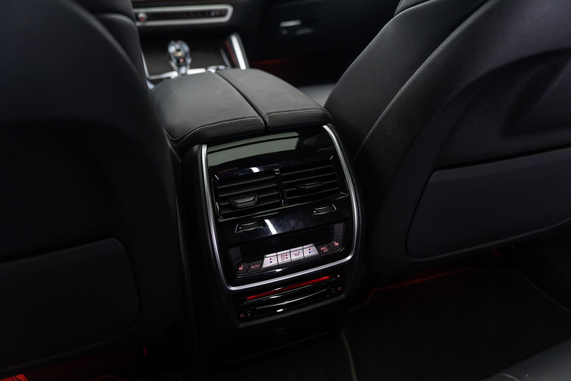 BMW X6 M50d-image-18