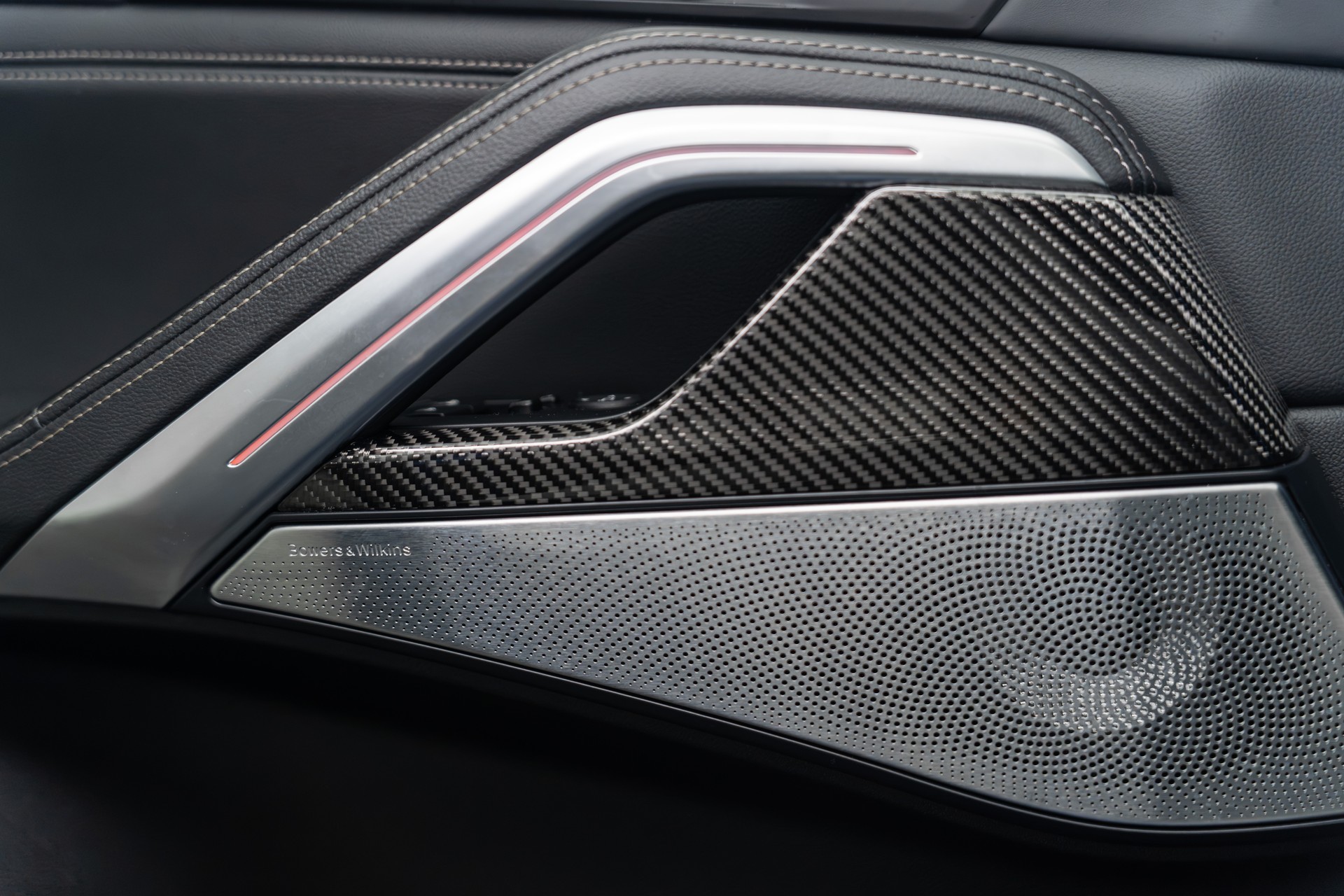 BMW X6 M50d-image-13