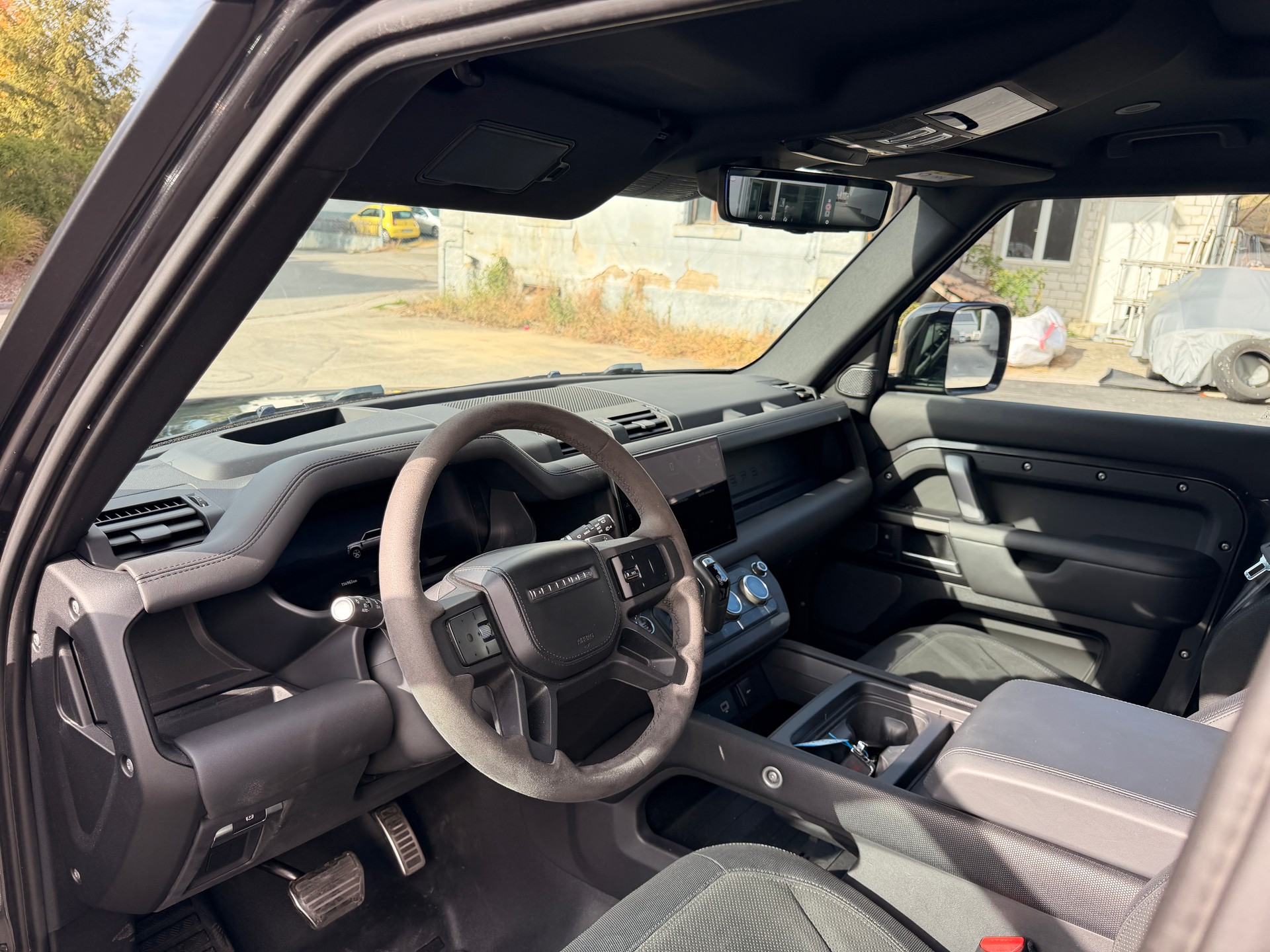 LAND ROVER Defender 110 525 V8 5.0 Carpathian Edition AT8-image-9