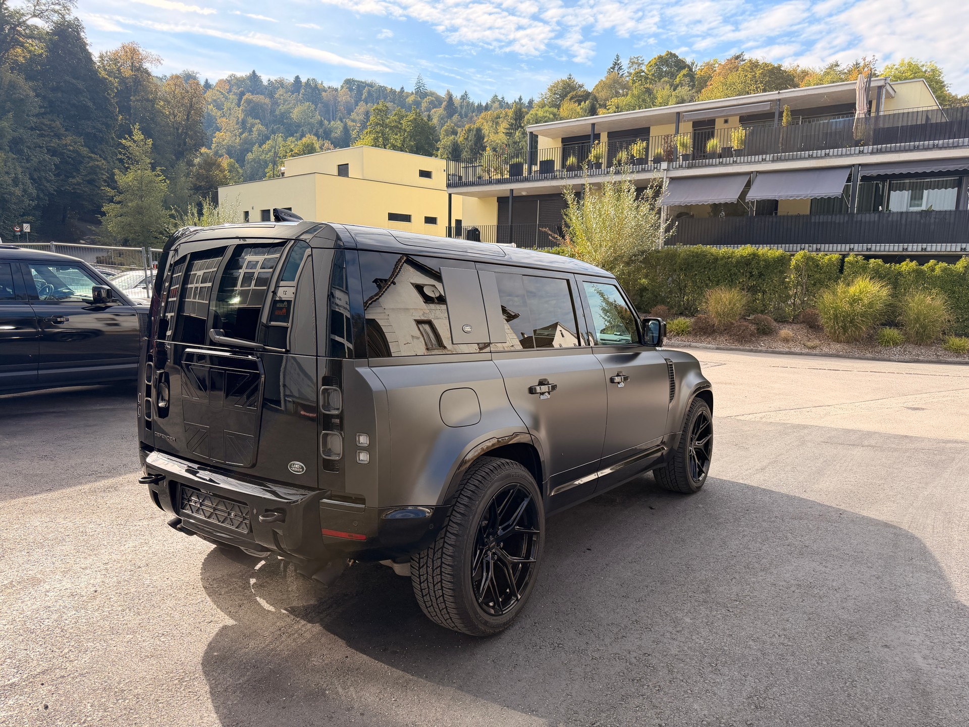 LAND ROVER Defender 110 525 V8 5.0 Carpathian Edition AT8-image-7