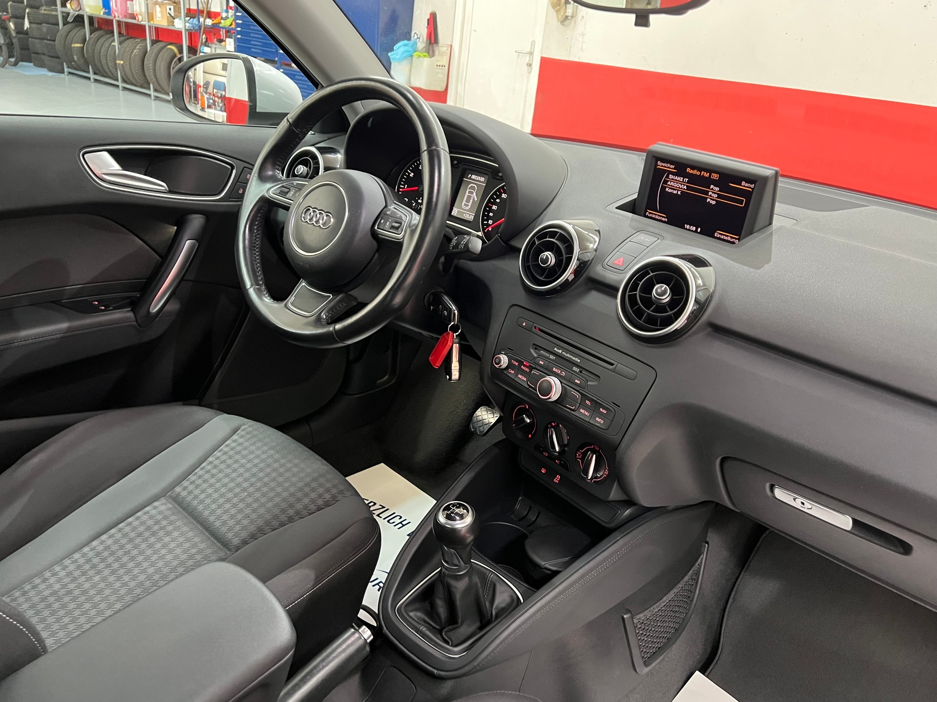 AUDI A1 1.2 TFSI Ambition-image-11