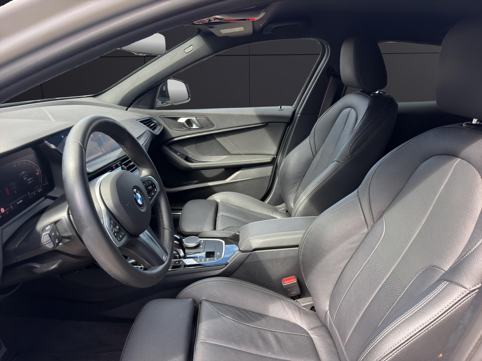 BMW 1er Reihe F40 118i-image-1