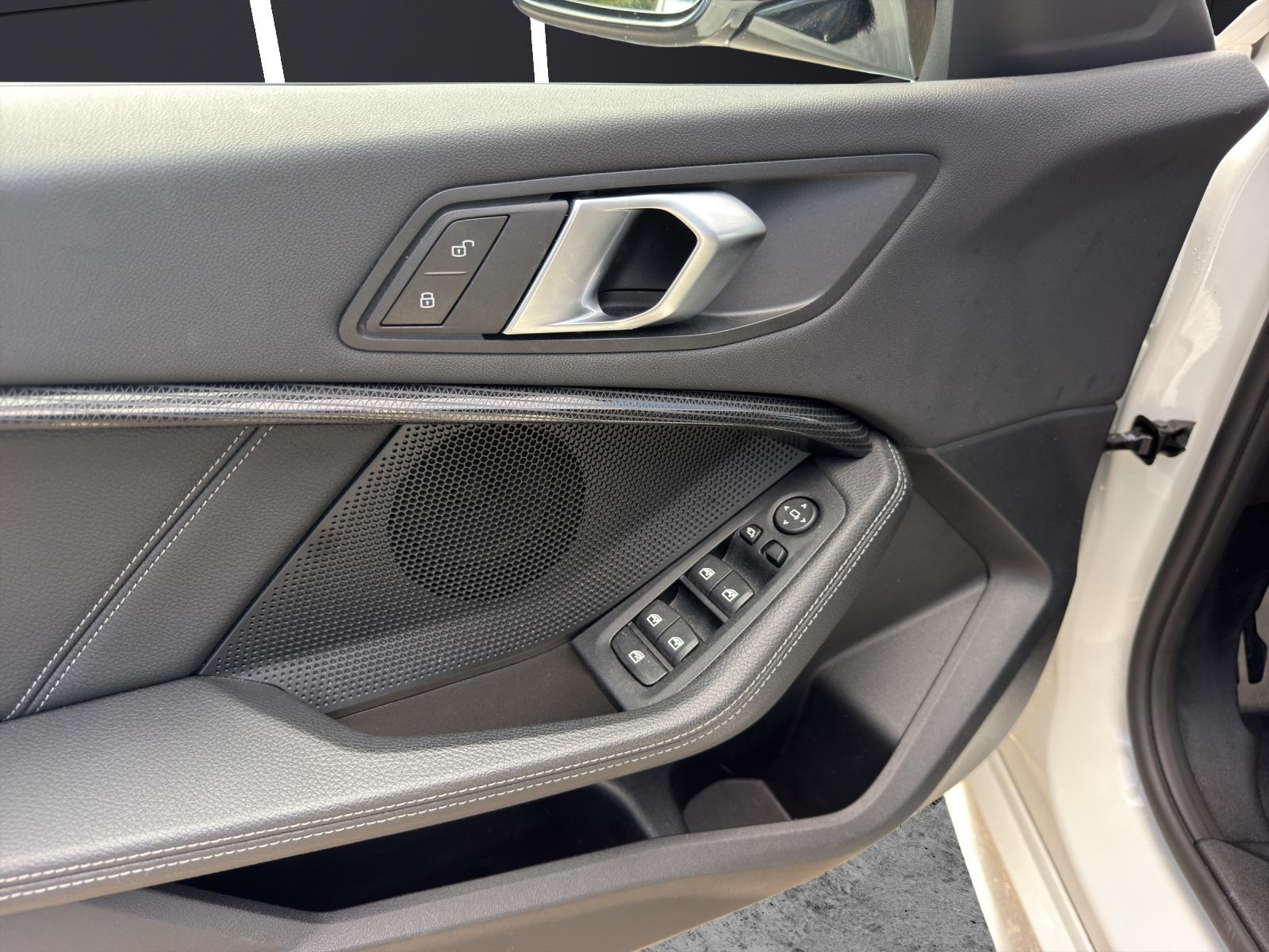 BMW 1er Reihe F40 118i-image-7