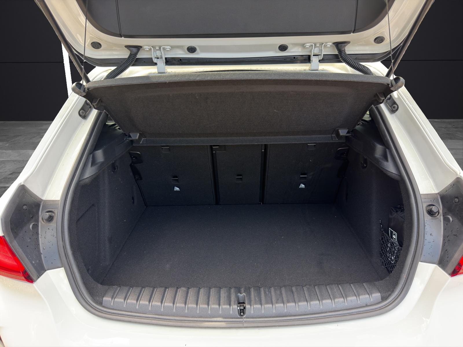 BMW 1er Reihe F40 118i-image-9