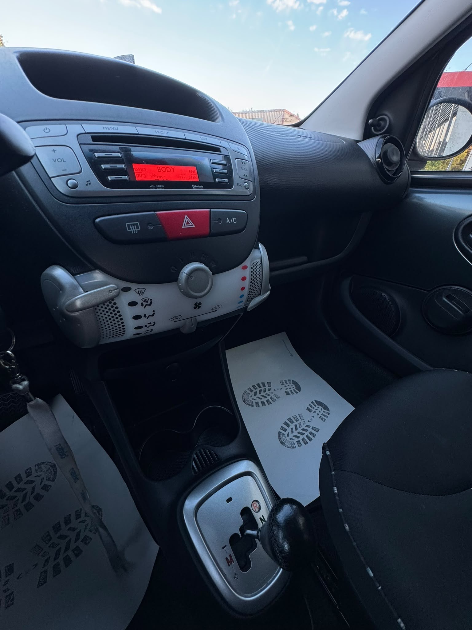 CITROEN C1 1.0i Exclusive EGS-image-8