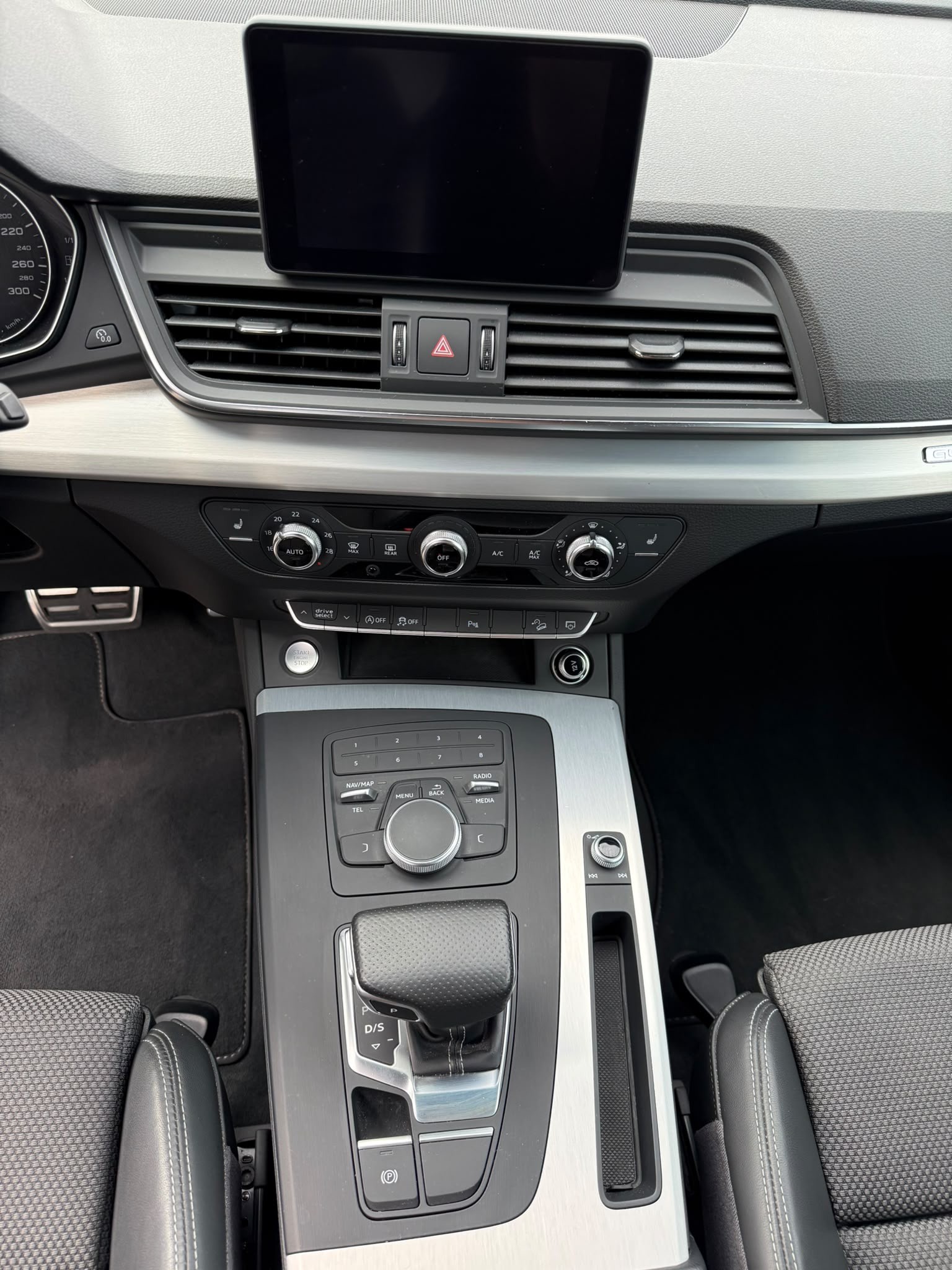 AUDI Q5 2.0 TDI sport quattro S-tronic-image-8