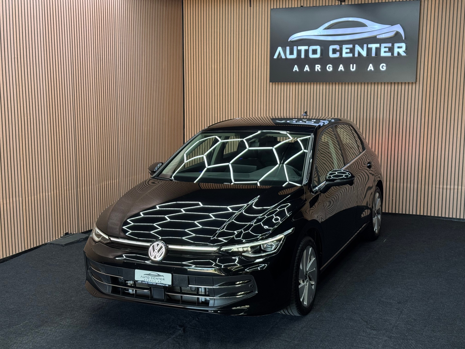 VW Golf VIII 2.0 TDI Style DSG *ab CHF 249.-/ Monat*-showroom-element-2