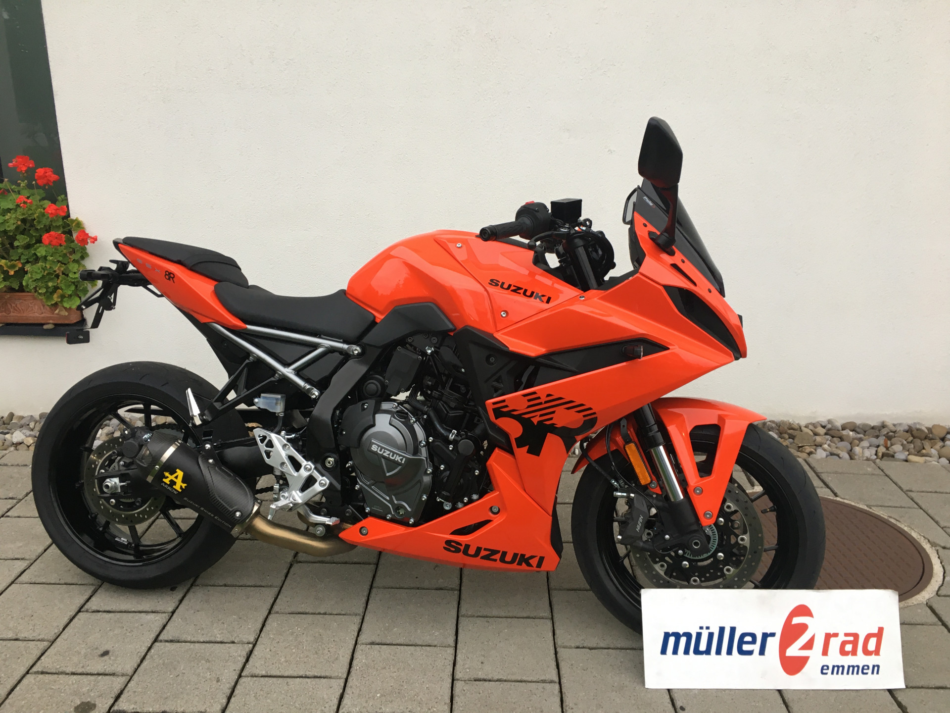 SUZUKI GSX-8R