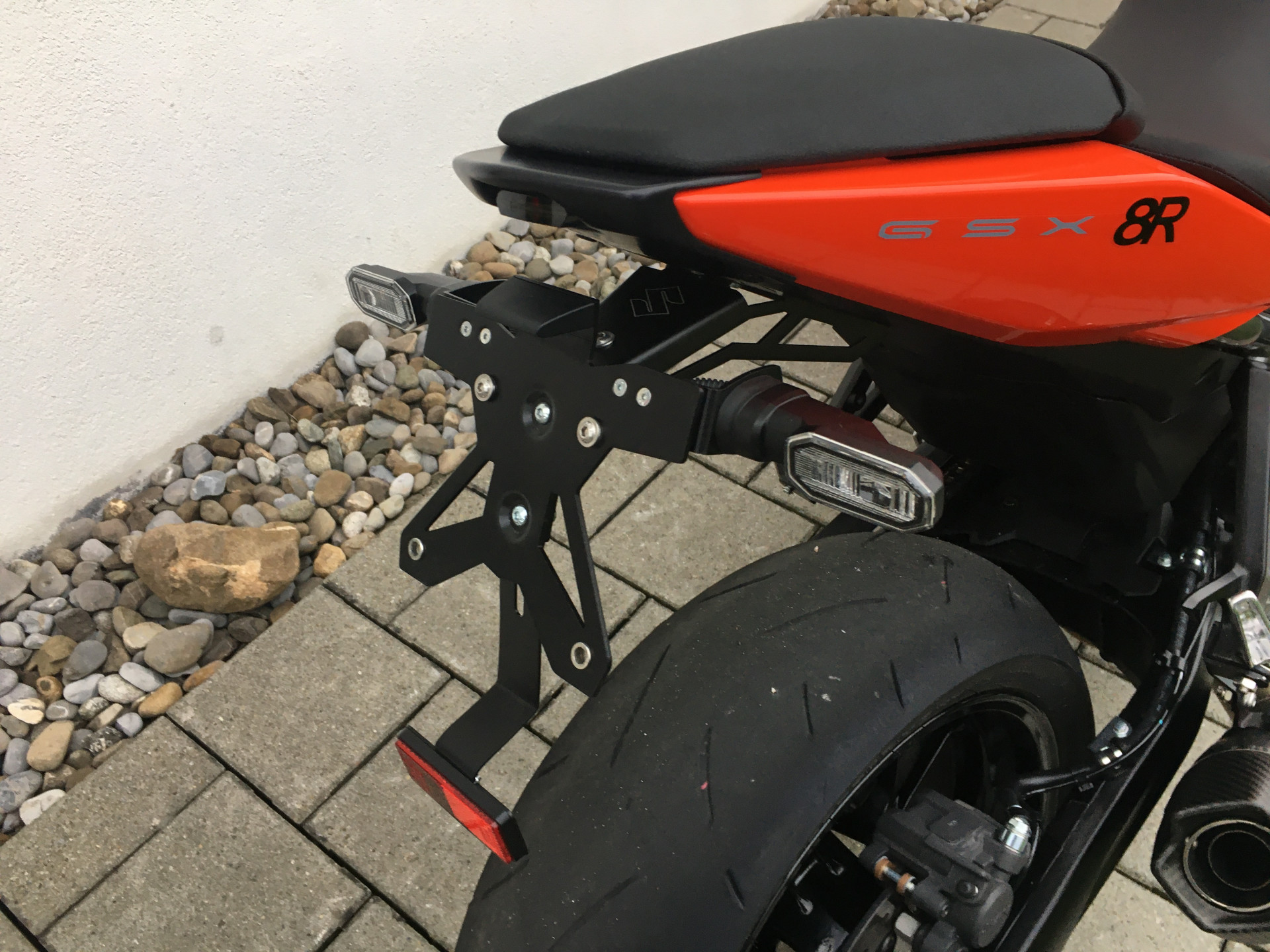 SUZUKI GSX-8R-showroom-element-1
