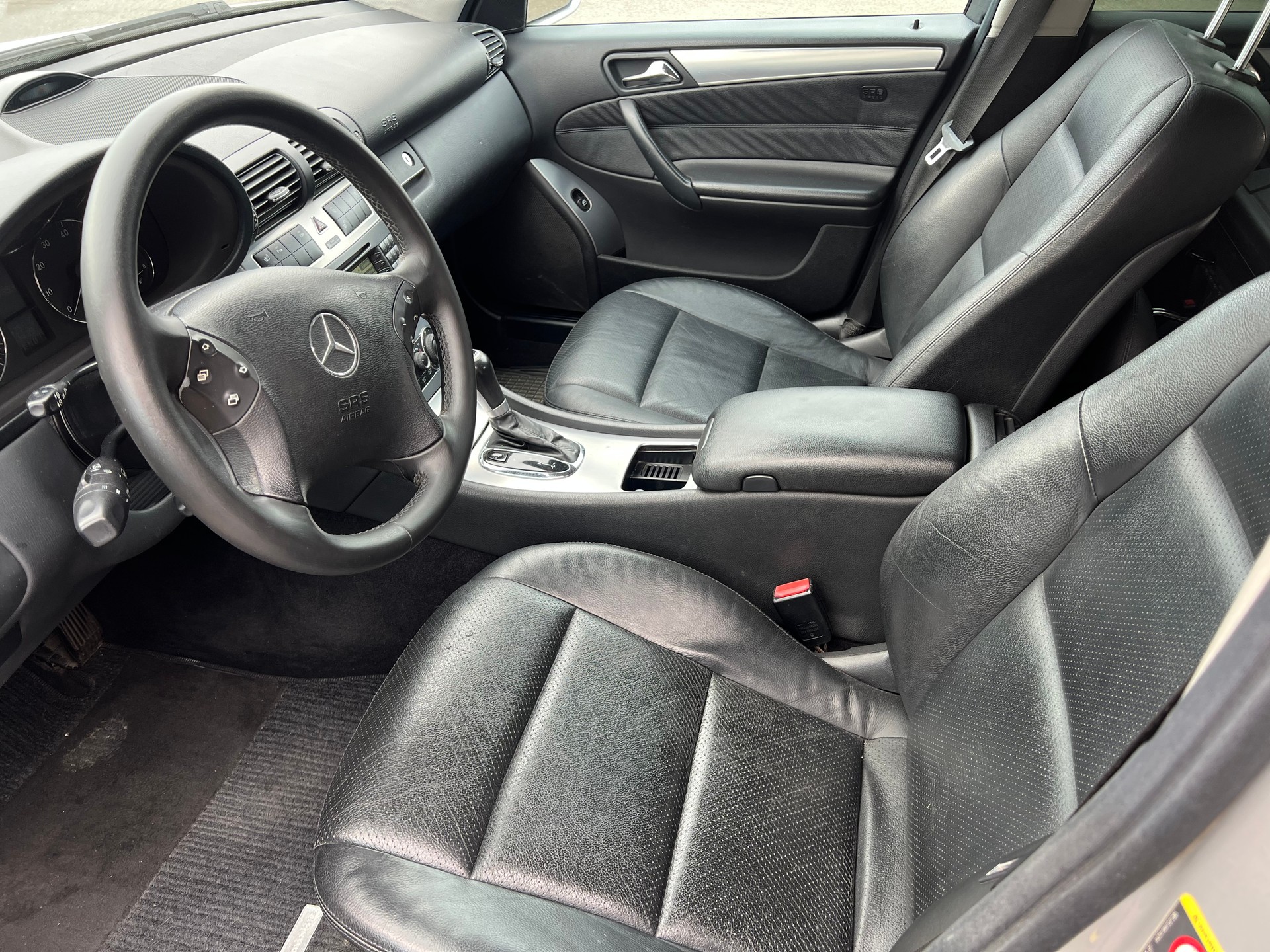 MERCEDES-BENZ C 240 Avantgarde 4Matic Automatic-image-4