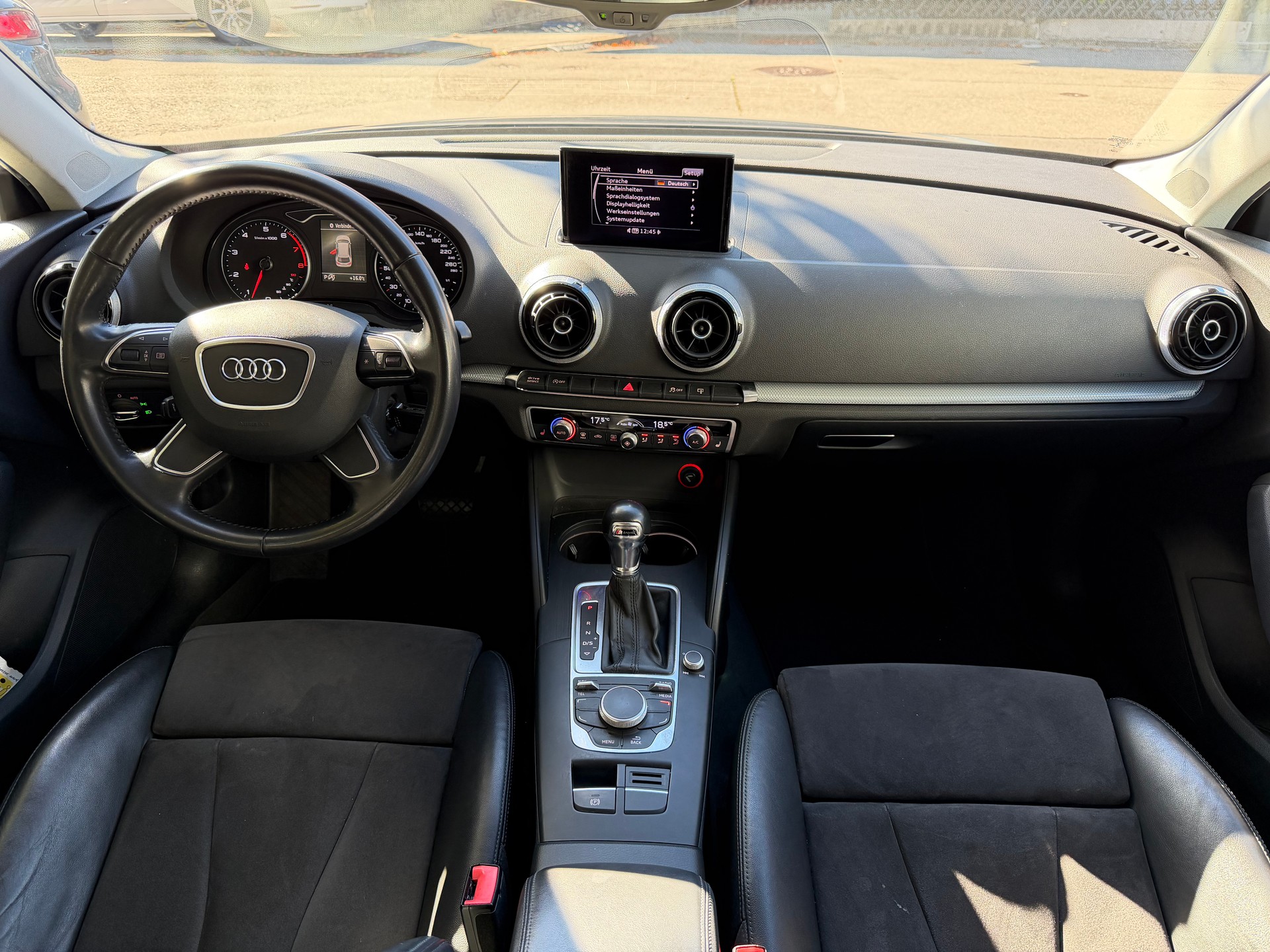 AUDI A3 Sportback 1.4 TFSI Attraction S-tronic-image-9