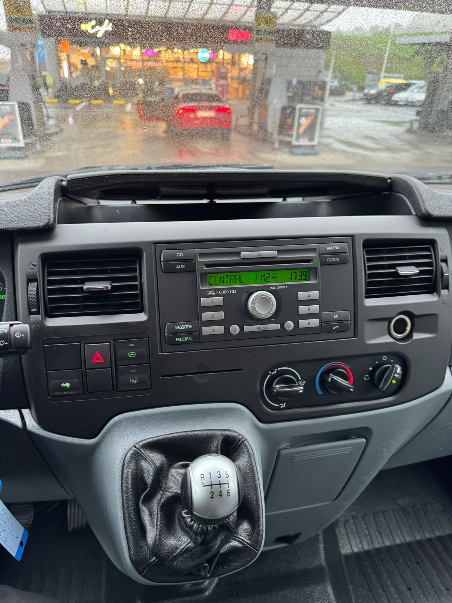 FORD Transit 2.4 TDCi 330 S 4x4 Limited-image-17