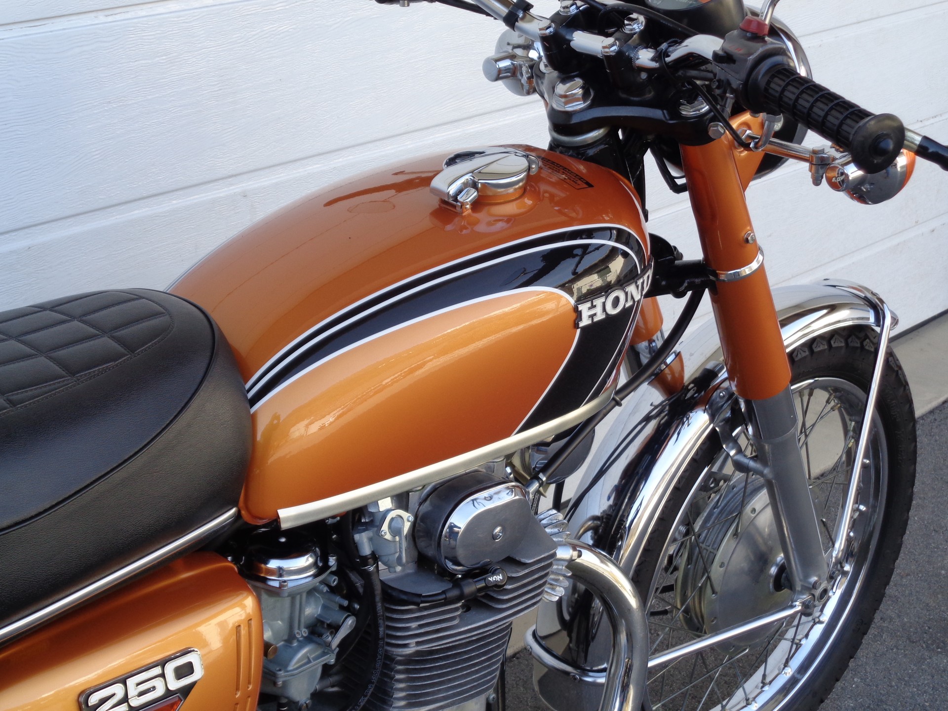 HONDA CB 250 K 71-72-showroom-element-3