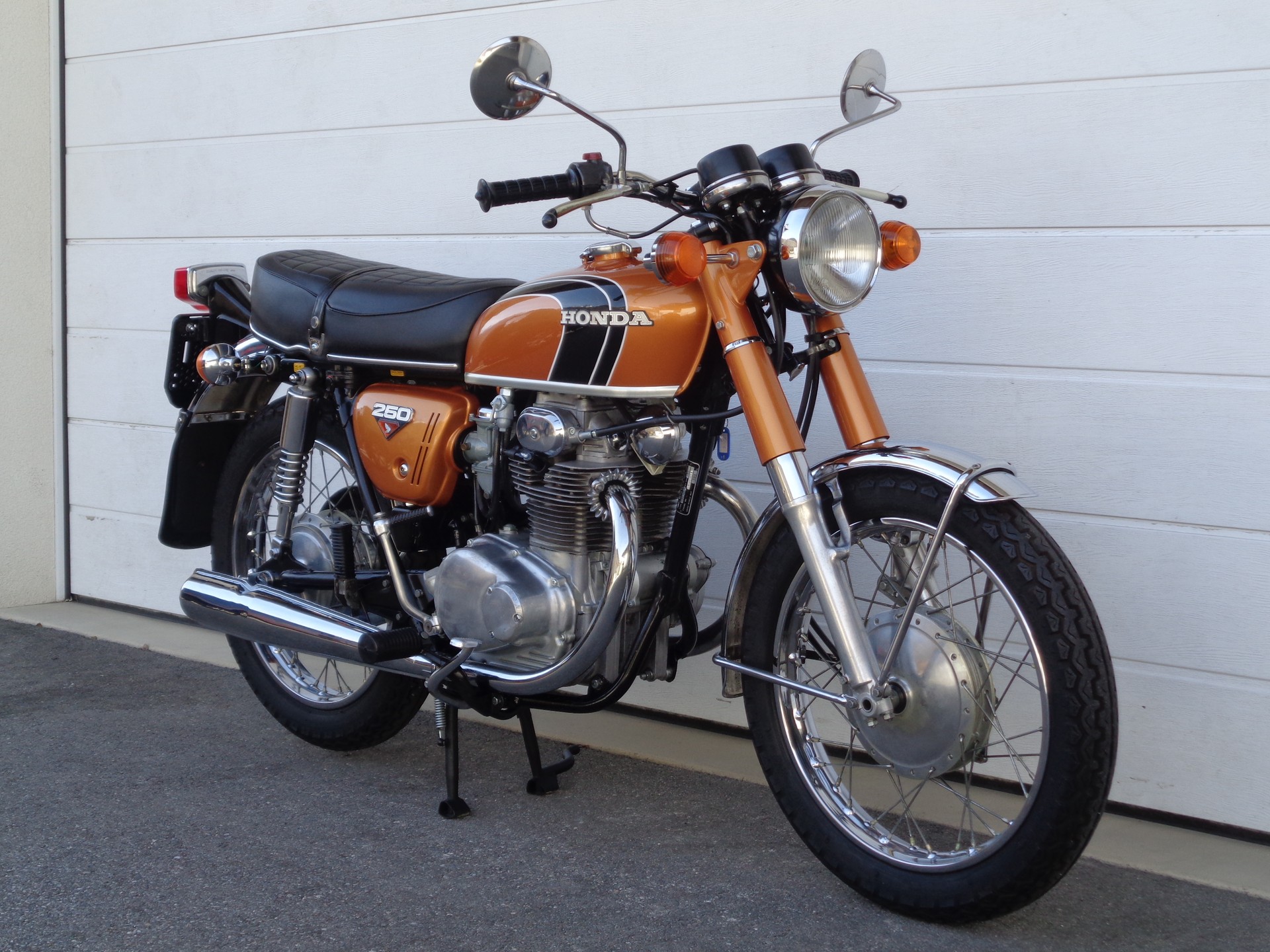 HONDA CB 250 K 71-72-showroom-element-1