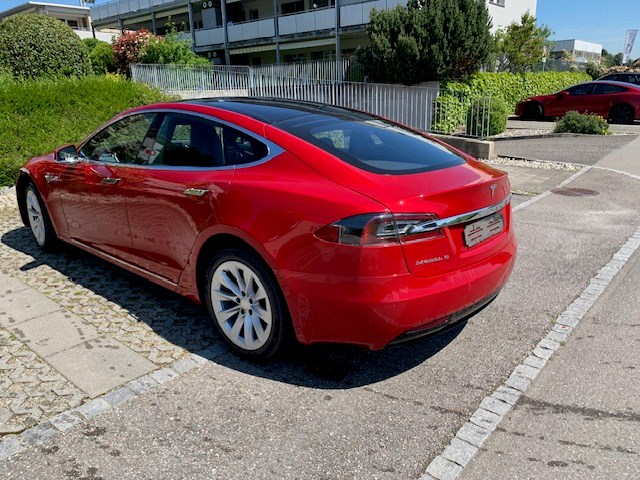 TESLA Model S 90 D-image-1