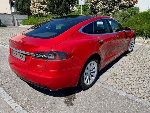 TESLA Model S 90 D-image-2