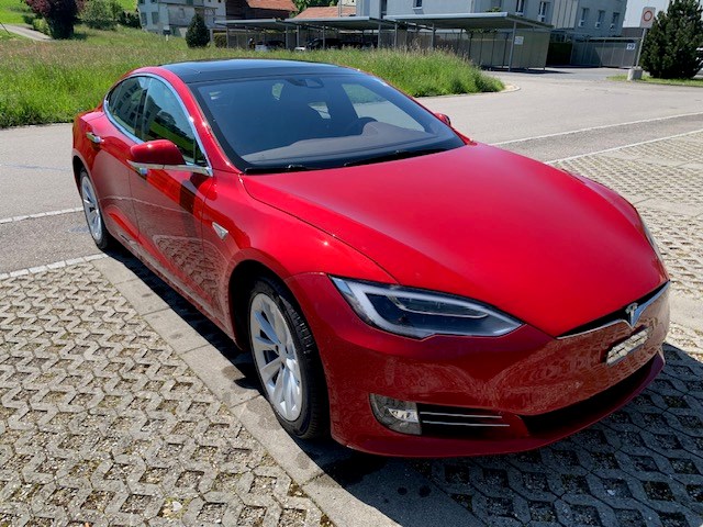 TESLA Model S 90 D-image-3
