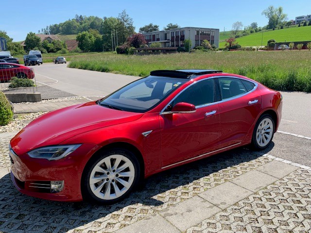 TESLA Model S 90 D-image-4