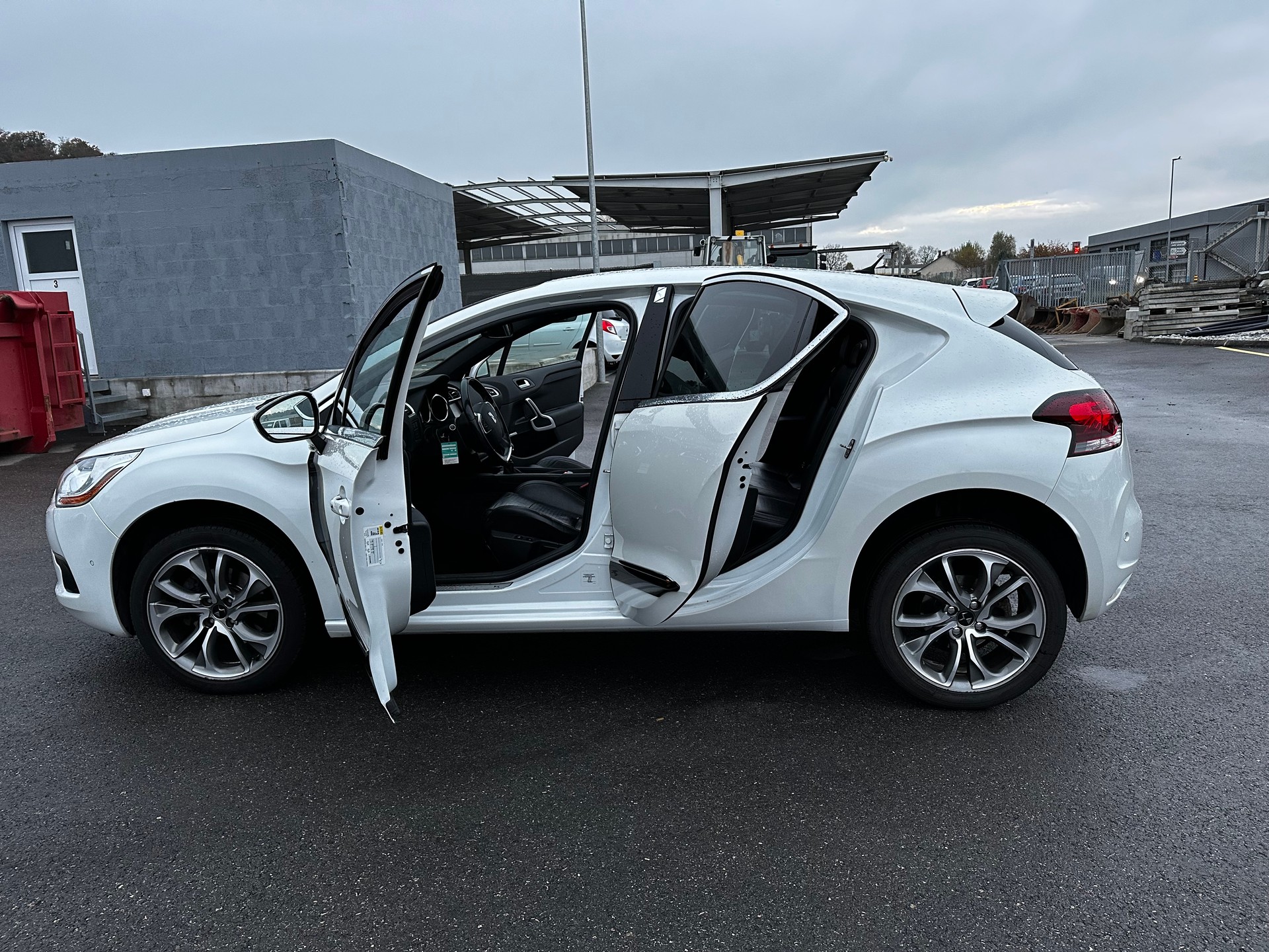 DS AUTOMOBILES 2.0 HDI SPORT CHIC-image-2