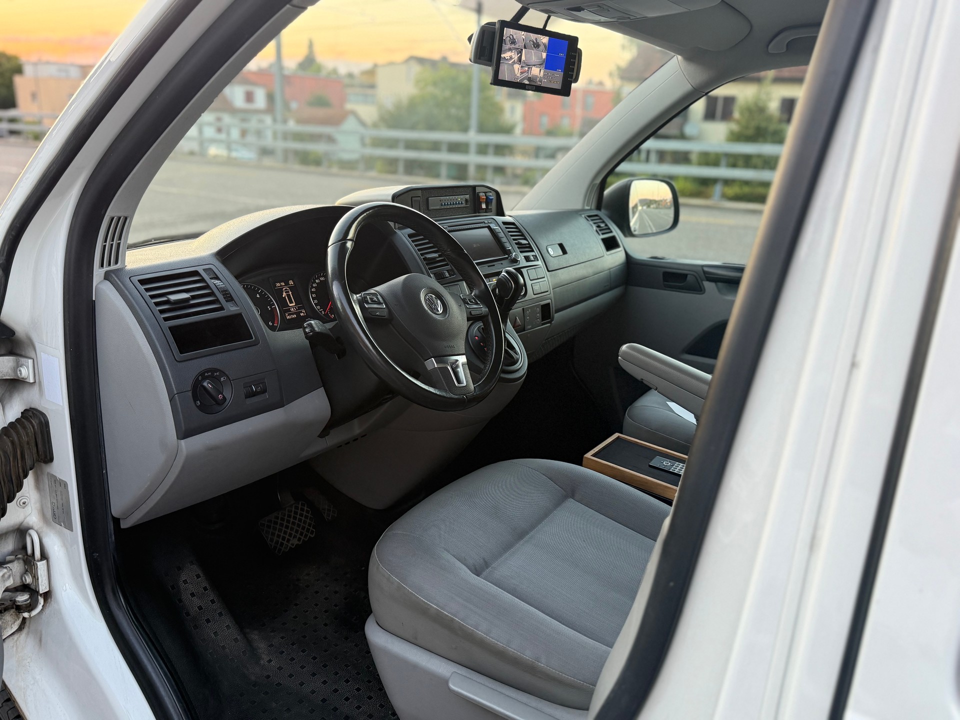 VW T5 2.0 Bi-TDI BMT DSG-image-11