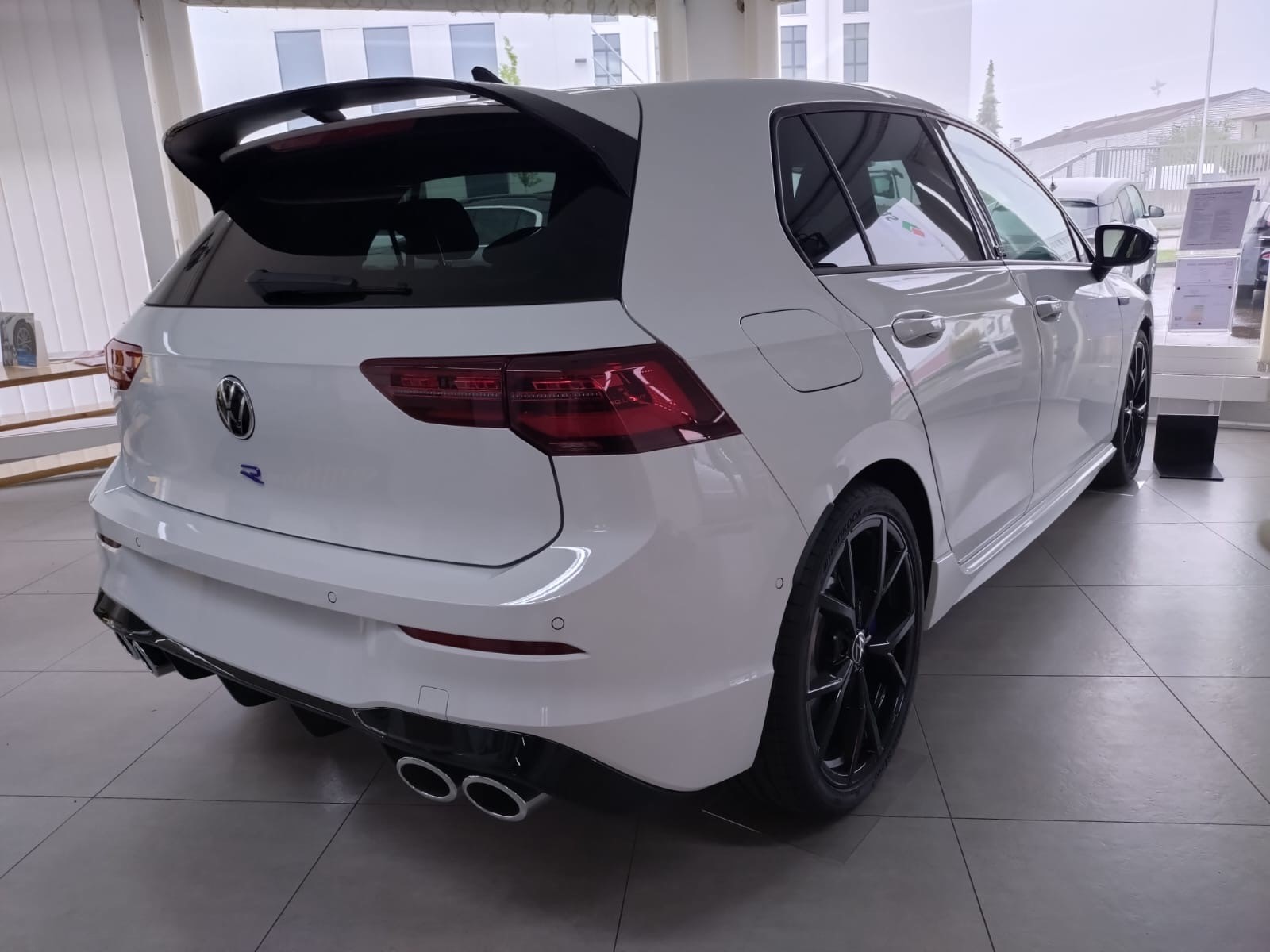 VW Golf 2.0 TSI R DSG 4Motion R 20 Years-image-1