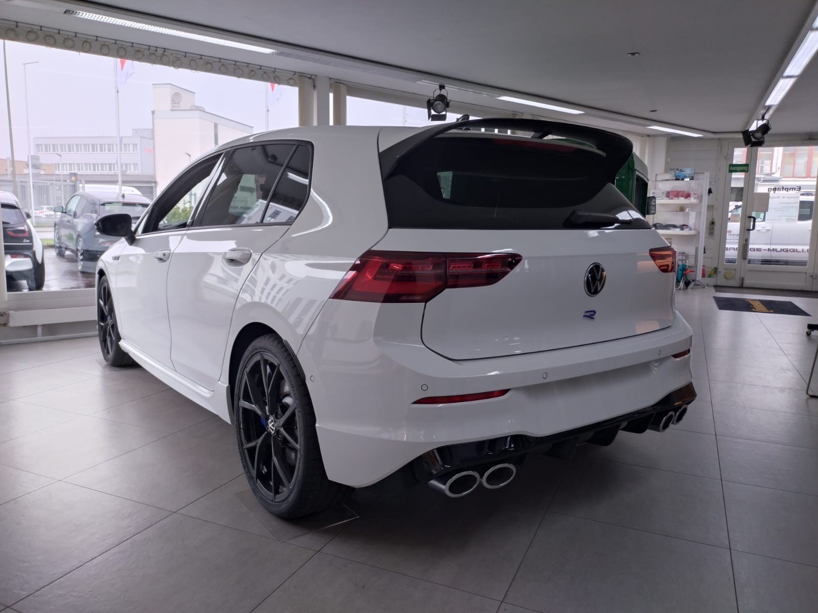 VW Golf 2.0 TSI R DSG 4Motion R 20 Years-image-2