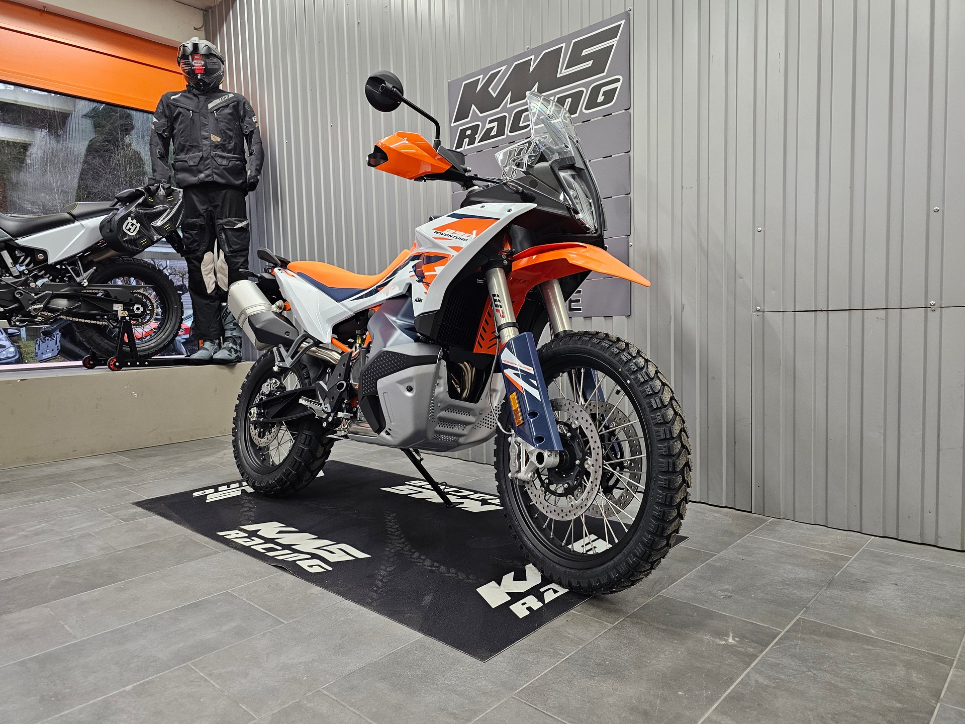 KTM 890 Adventure R-showroom-element-2