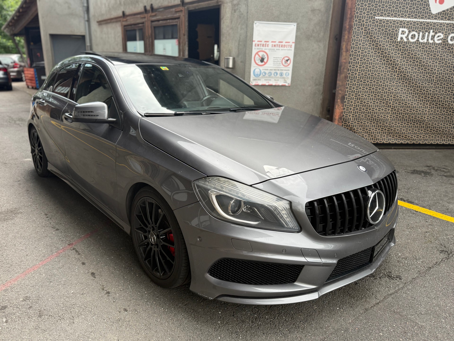 MERCEDES-BENZ A 250 AMG Line 7G-DCT-image-2