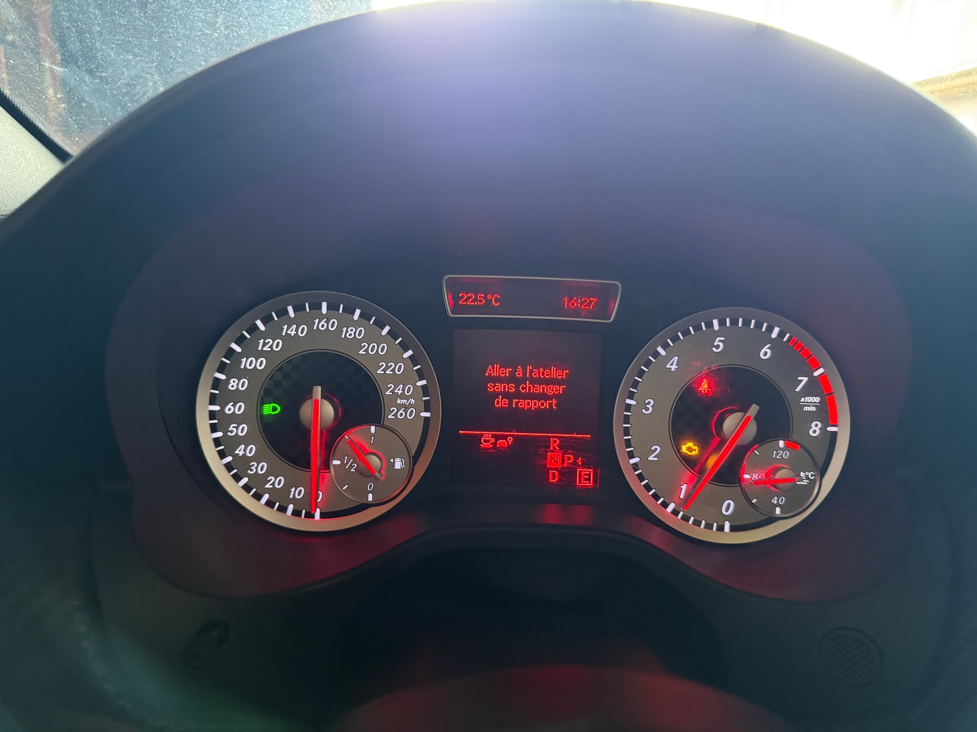 MERCEDES-BENZ A 250 AMG Line 7G-DCT-image-8