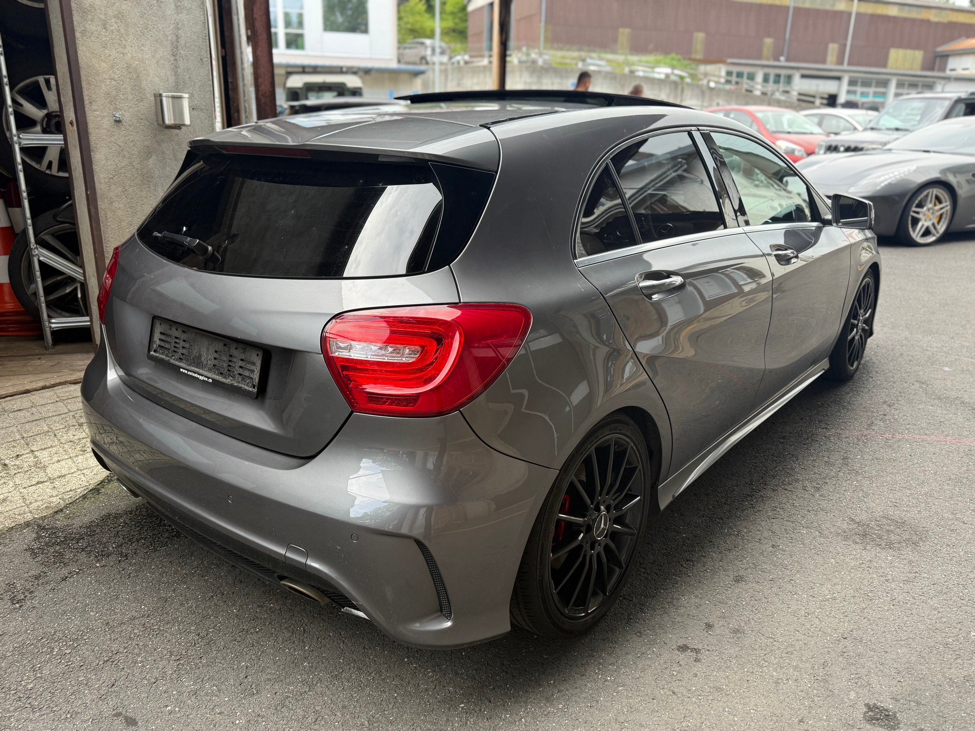 MERCEDES-BENZ A 250 AMG Line 7G-DCT-image-3