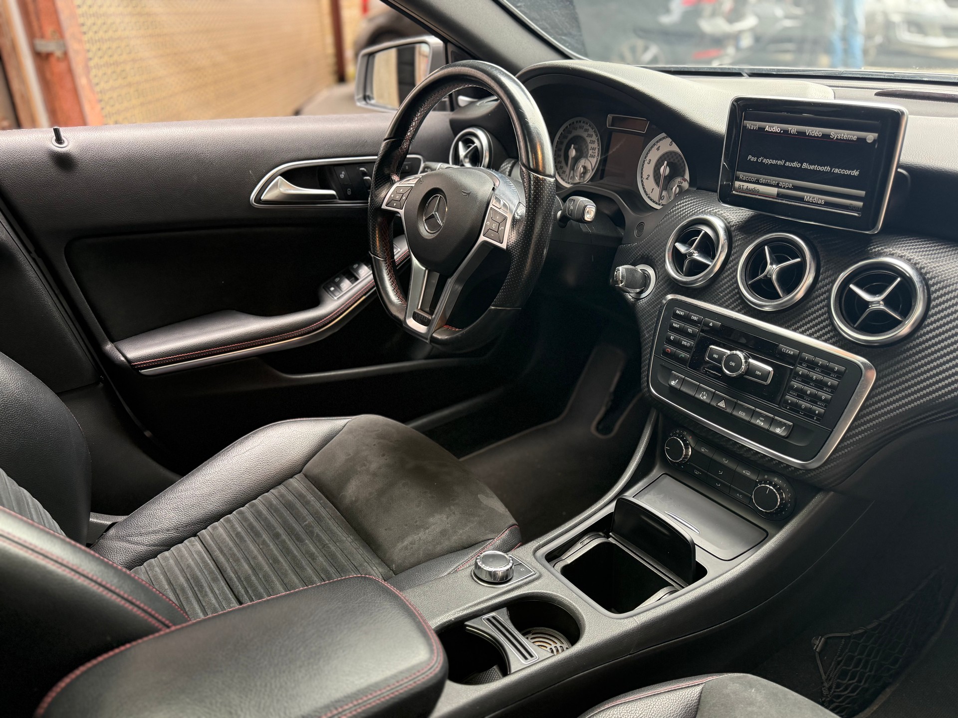 MERCEDES-BENZ A 250 AMG Line 7G-DCT-image-5