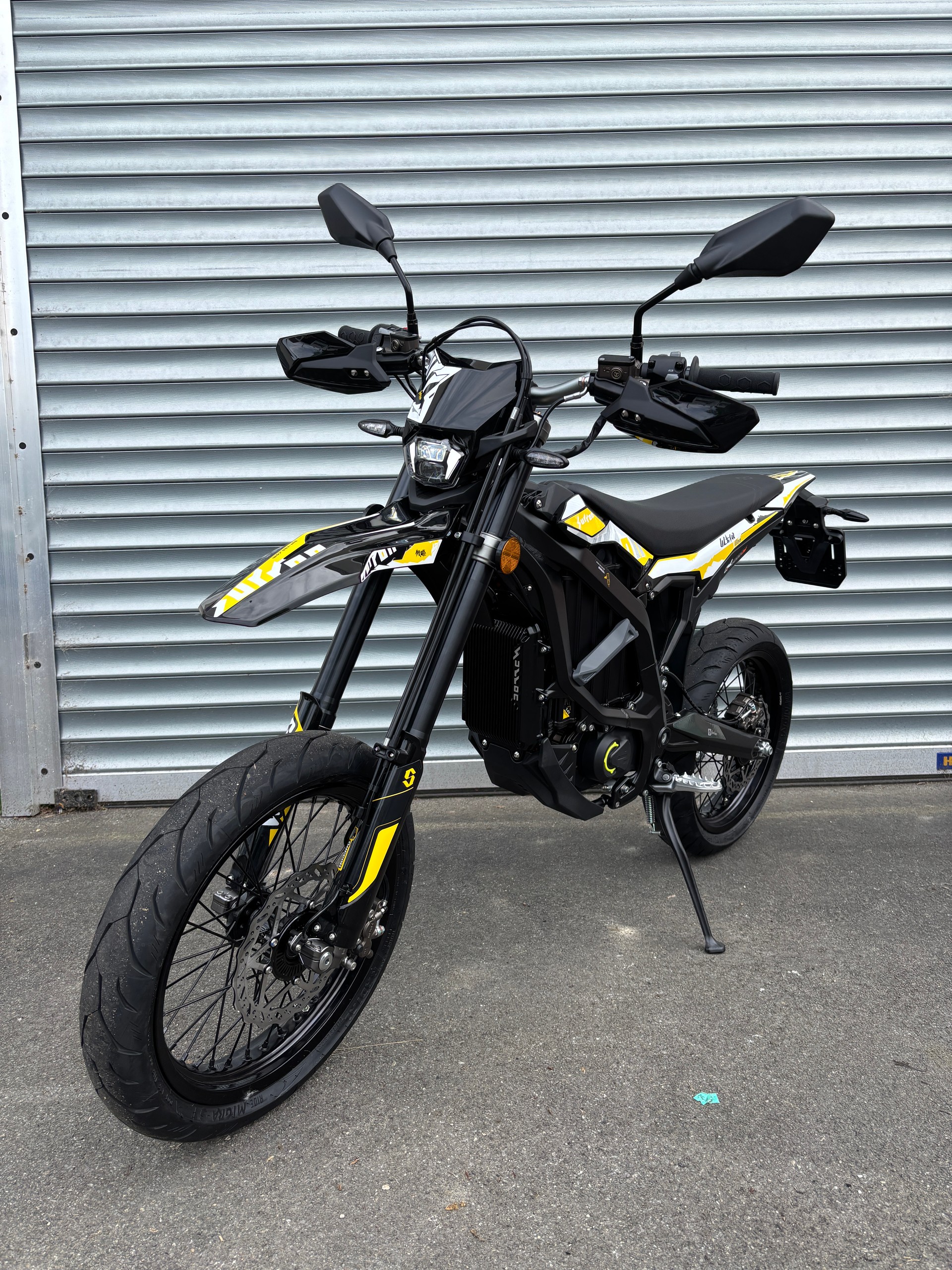 SUR-RON Ultra Bee-showroom-element-3