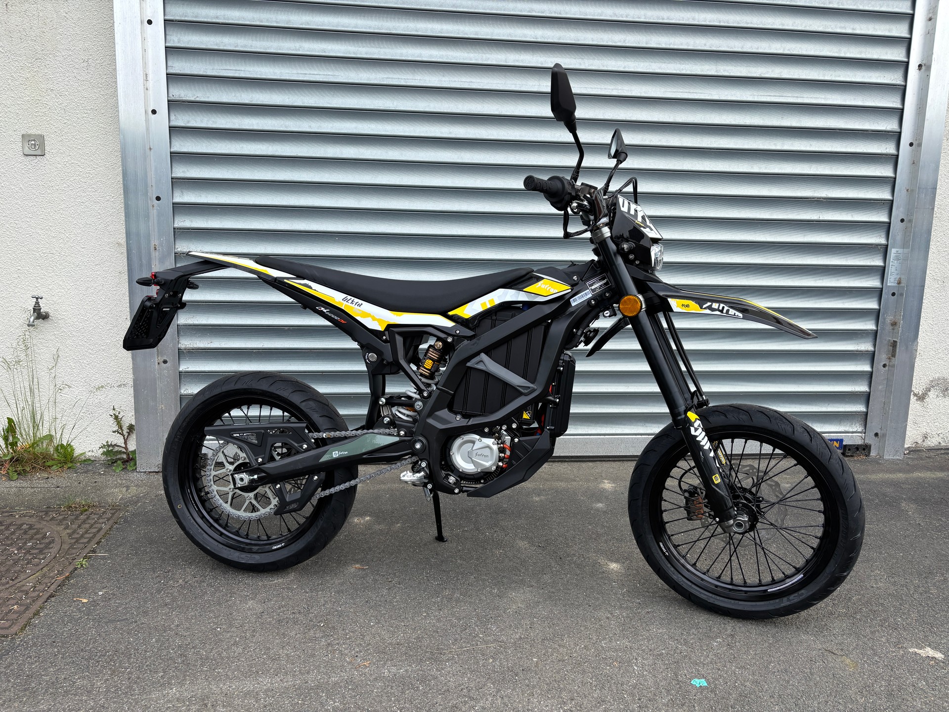 SUR-RON Ultra Bee-showroom-element-2