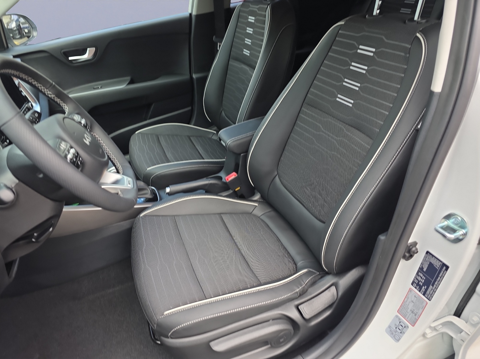 KIA Stonic 1.0 T-GDi GT-Line-image-8