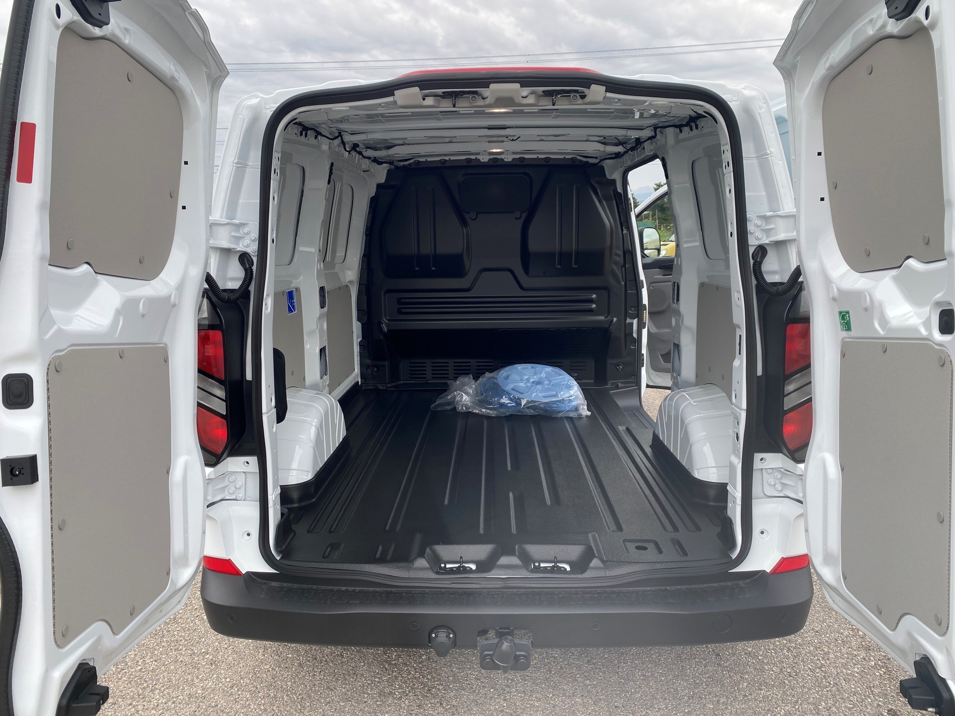 FORD Transit Custom Van 280 L1H1 Trend-image-3