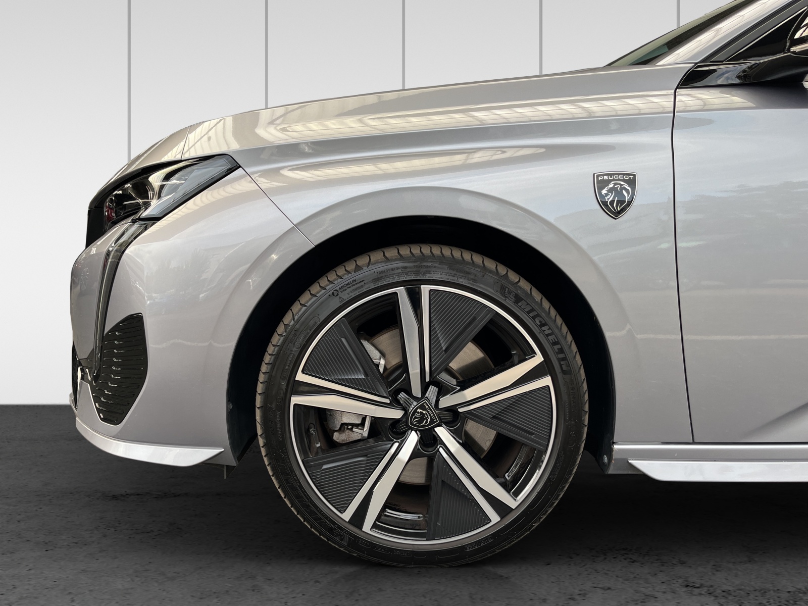 PEUGEOT 308 SW 1.6 PHEV 180 GT-image-12