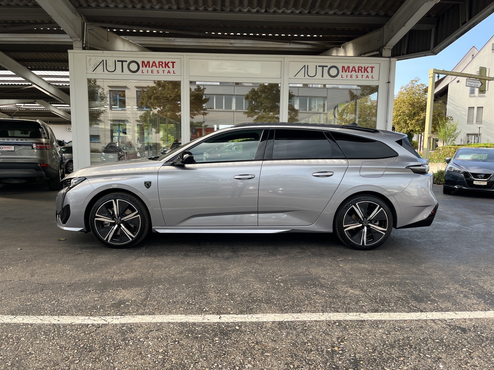 PEUGEOT 308 SW 1.6 PHEV 180 GT-image-1