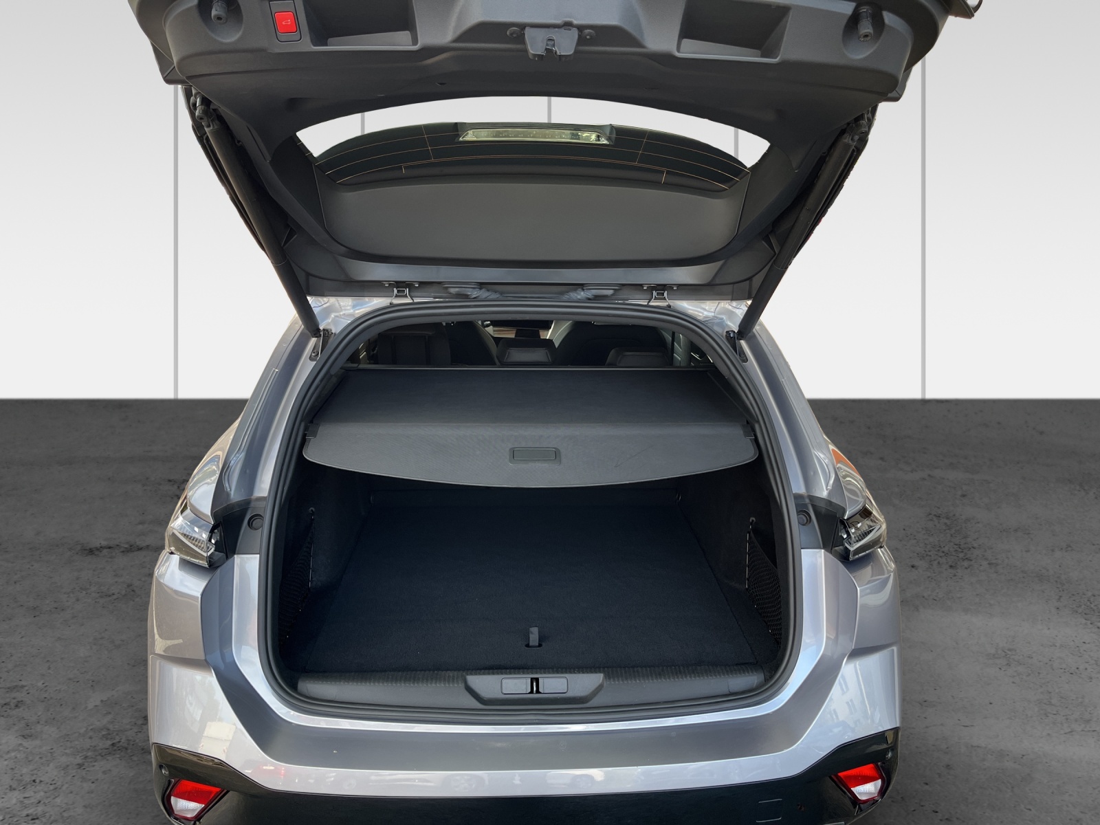 PEUGEOT 308 SW 1.6 PHEV 180 GT-image-10
